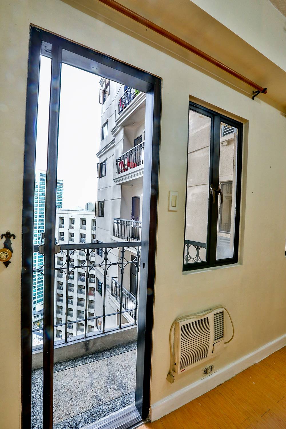 Unfurnished 1-Bedroom Condo with Balcony in Grand Eastwood Palazzo