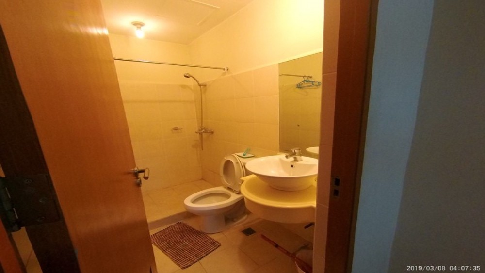 Unfurnished 57sqm 1-bedroom condo with 2 toilet.