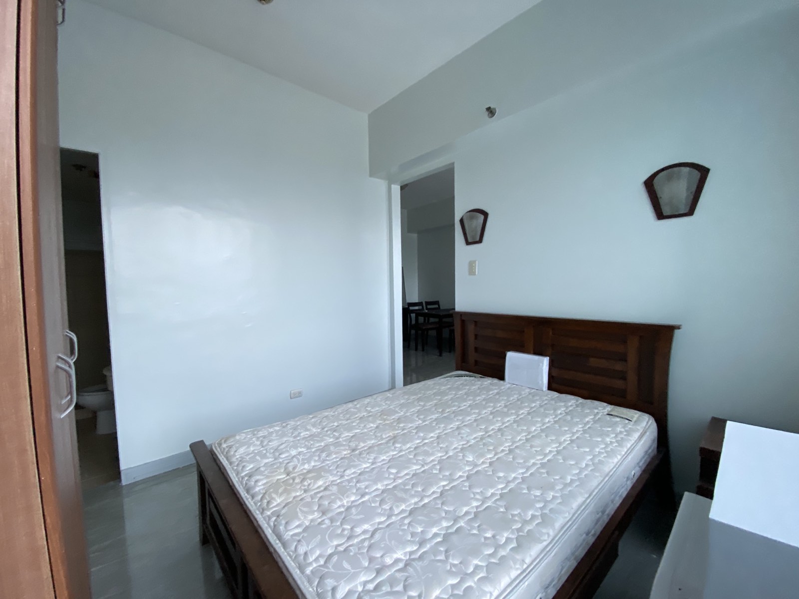 Newly refurbished studio with 1-bedroom layout in Eastwood Parkview