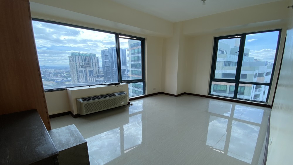 Eastwood Parkview 2 Semi Furnished 2BR Condo For Rent