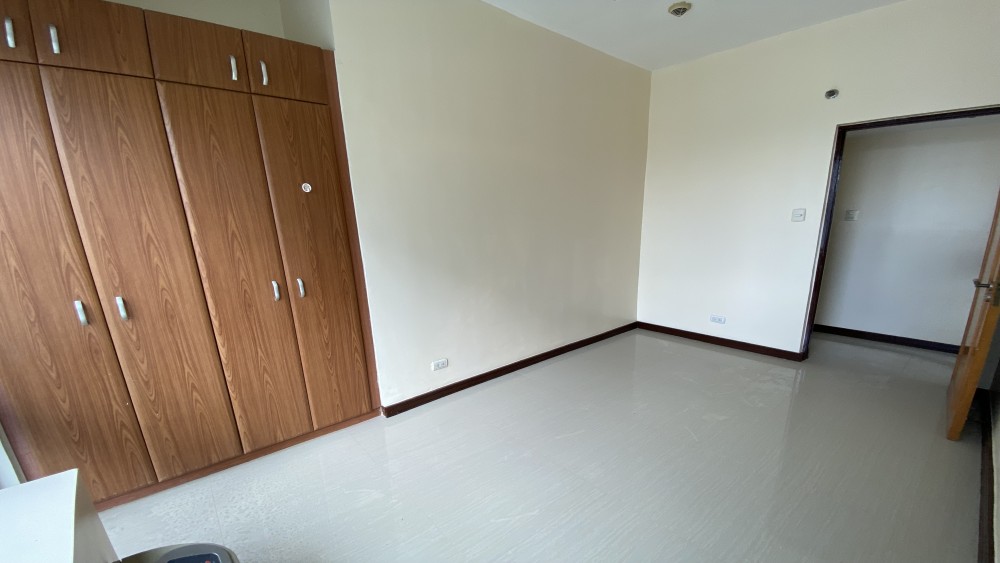 Eastwood Parkview 2 Semi Furnished 2BR Condo For Rent
