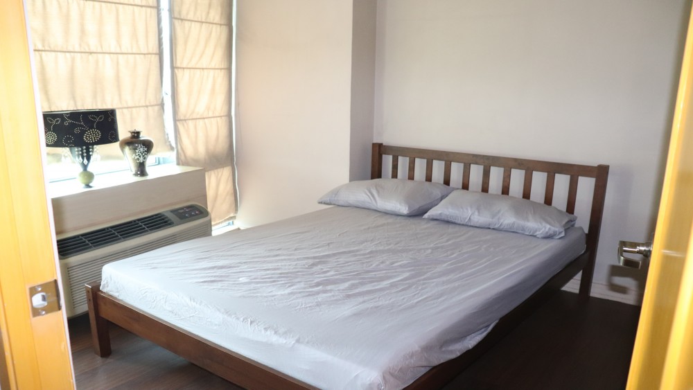 Short Term Rental Small 1-Bedroom in Eastwood Park Residences
